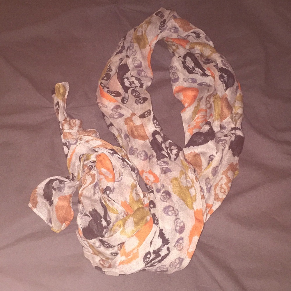 Multiple Scarves - Picture 5 of 5